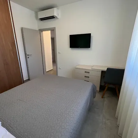 Vila Ajlin *