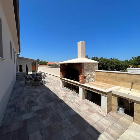 Vila Ajlin *